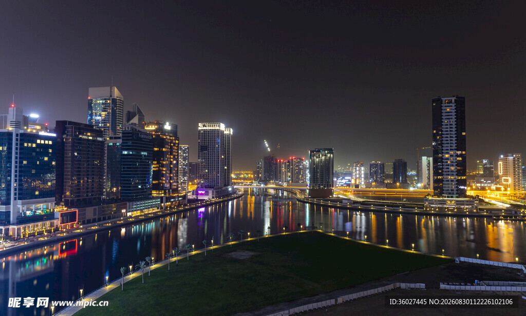 城市璀璨夜景俯瞰图