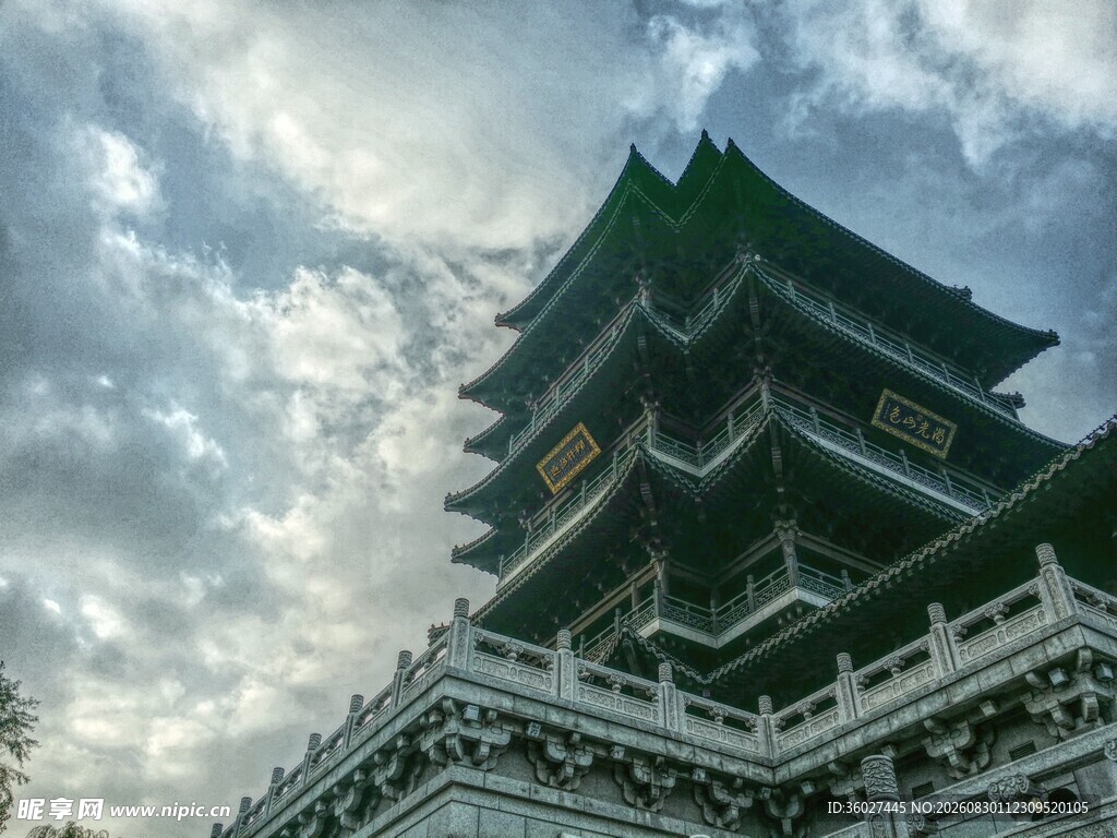 古风楼阁云下巍峨景致