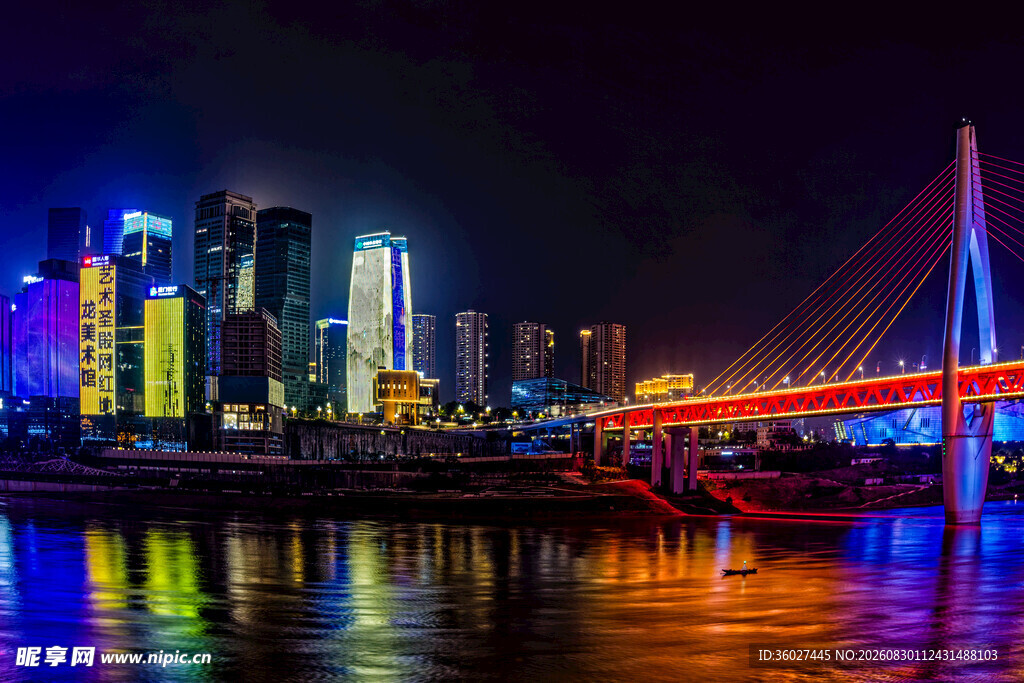 城市夜景中的绚丽桥梁