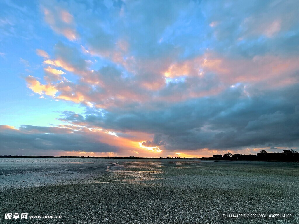 海边绚丽晚霞美景