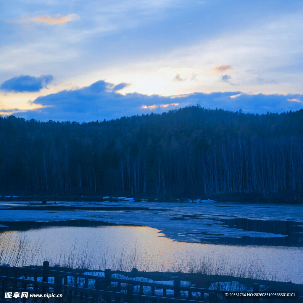 湖畔黄昏美景