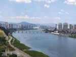 城市河畔风光