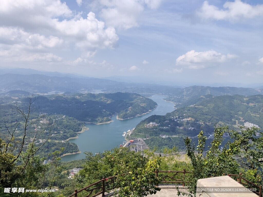 俯瞰山水美景