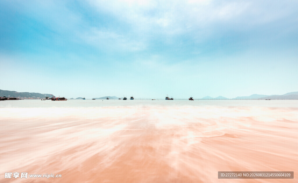 梦幻粉色沙滩美景
