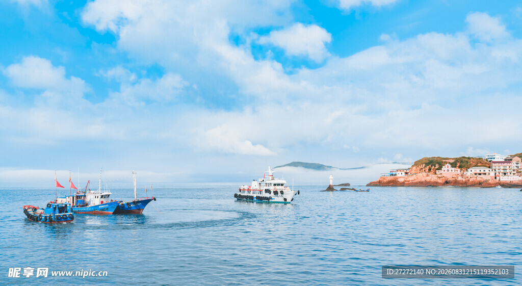 海上船只停泊美丽景致
