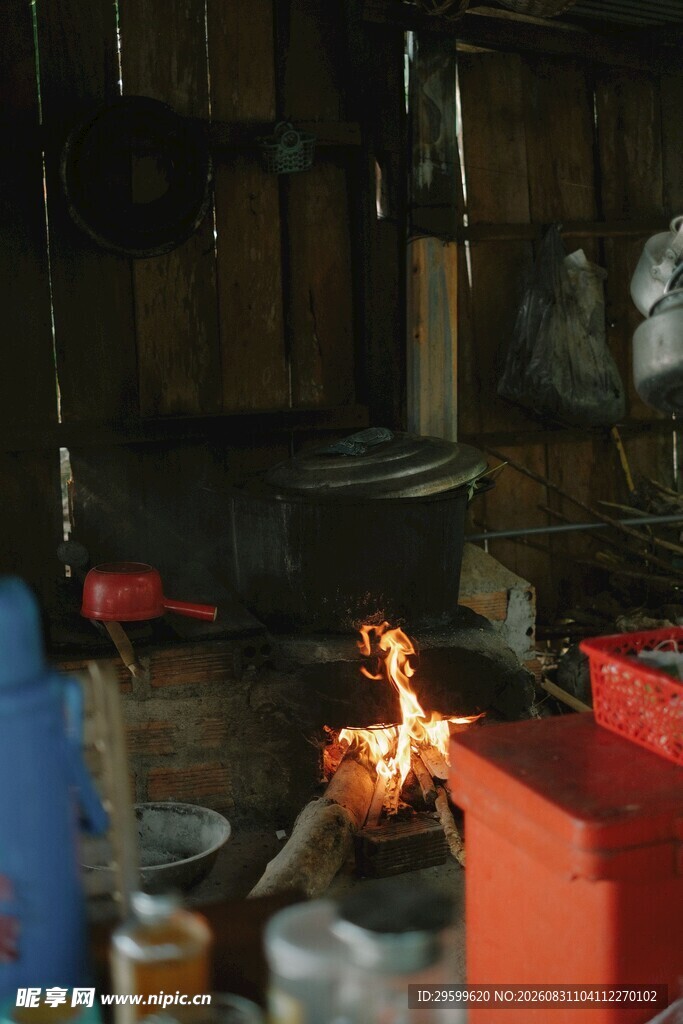 屋内小火炉 