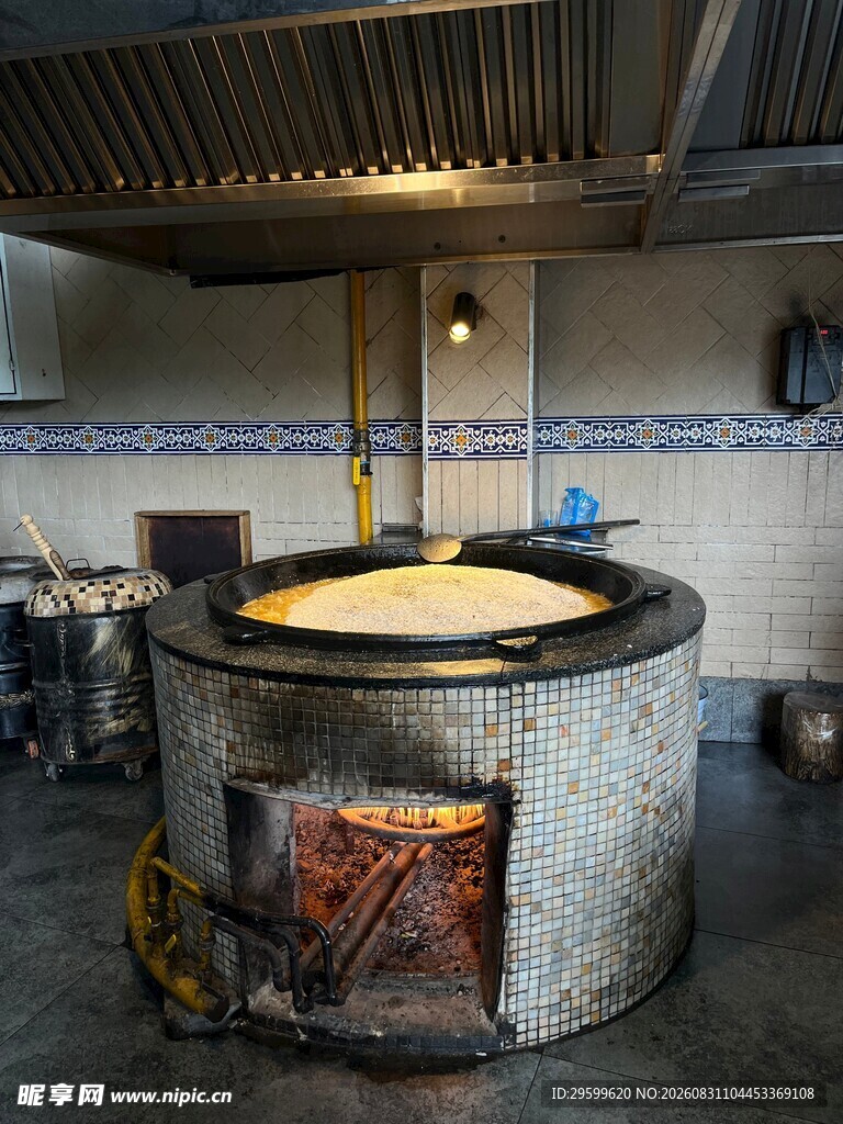 传统手工豆腐制作大铁锅