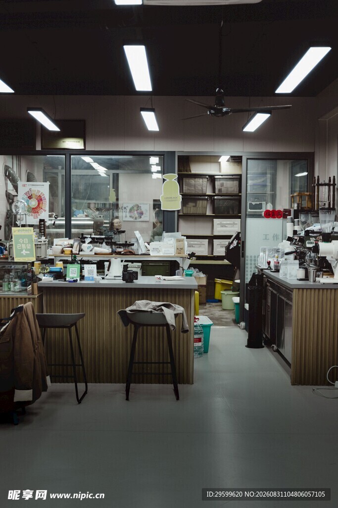 实验室内部场景
