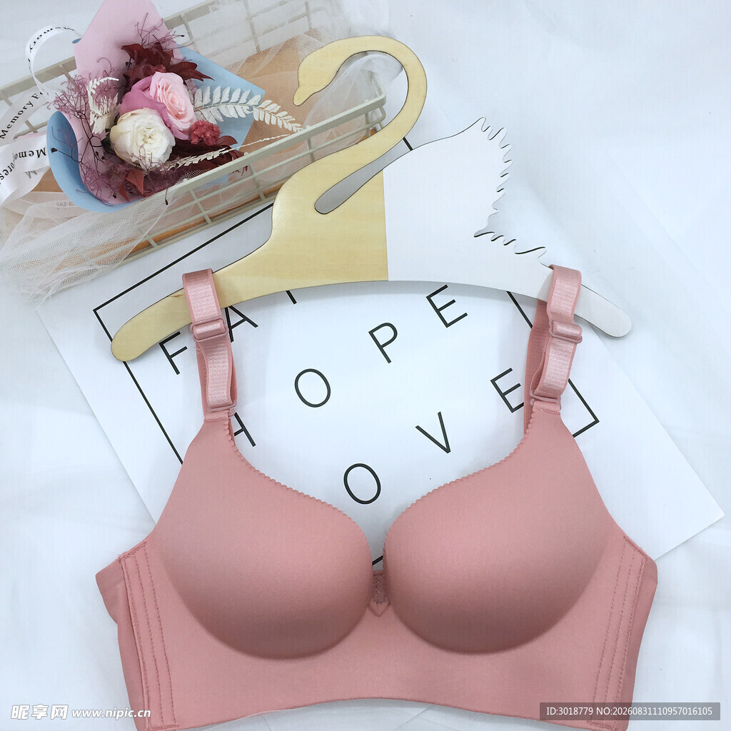 粉色女士内衣展示
