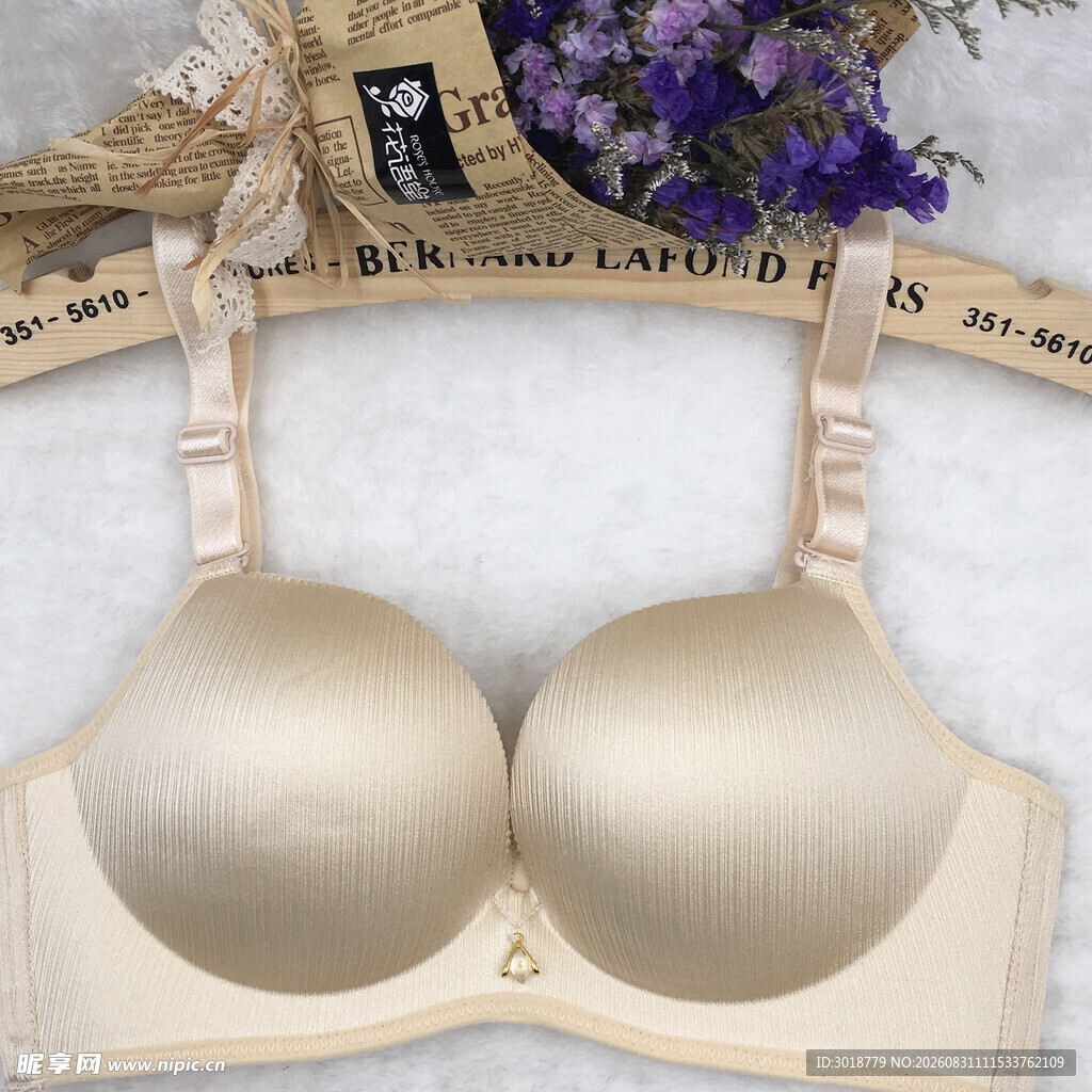 米色女士内衣展示