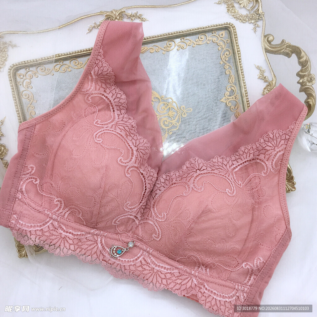 粉色蕾丝女士内衣展示