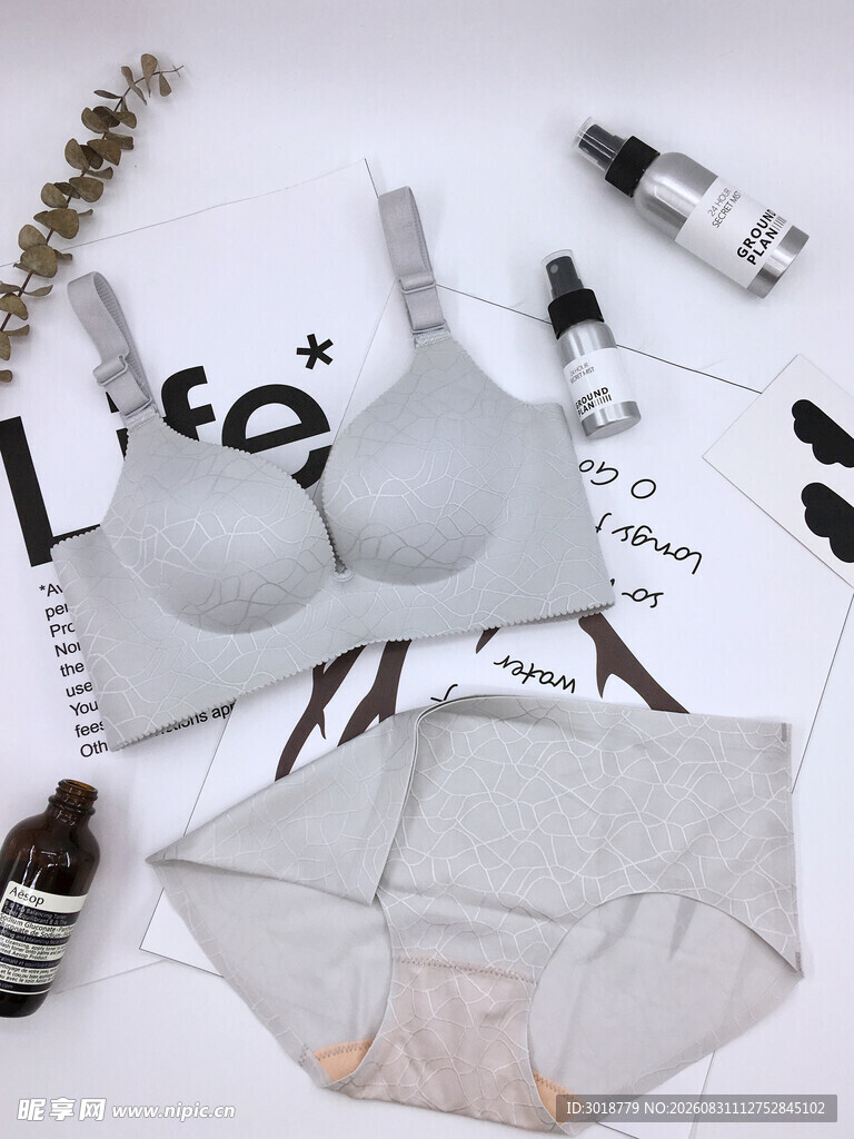 简约女士内衣及周边配饰