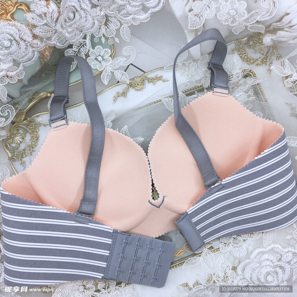条纹拼接女士内衣展示