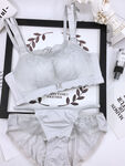 浅灰色女士内衣套装展示