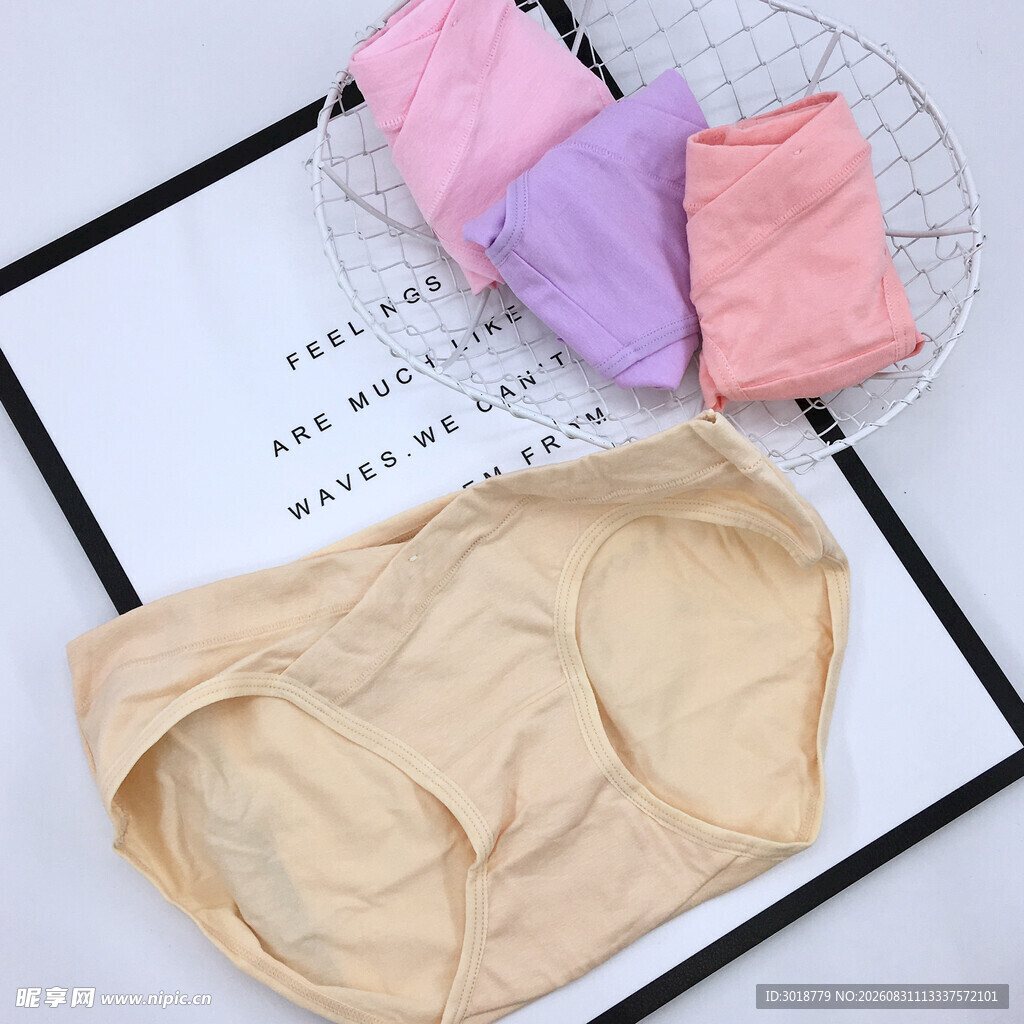 女士内裤及配件展示