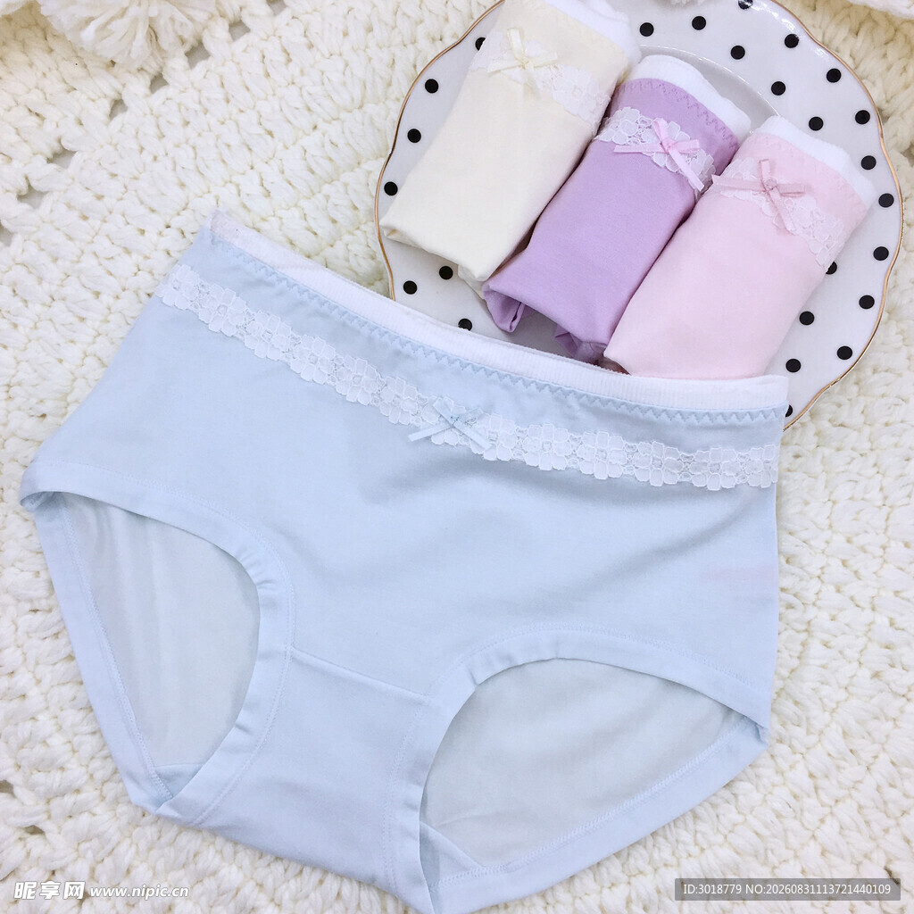 浅蓝色女士内裤及配套用品