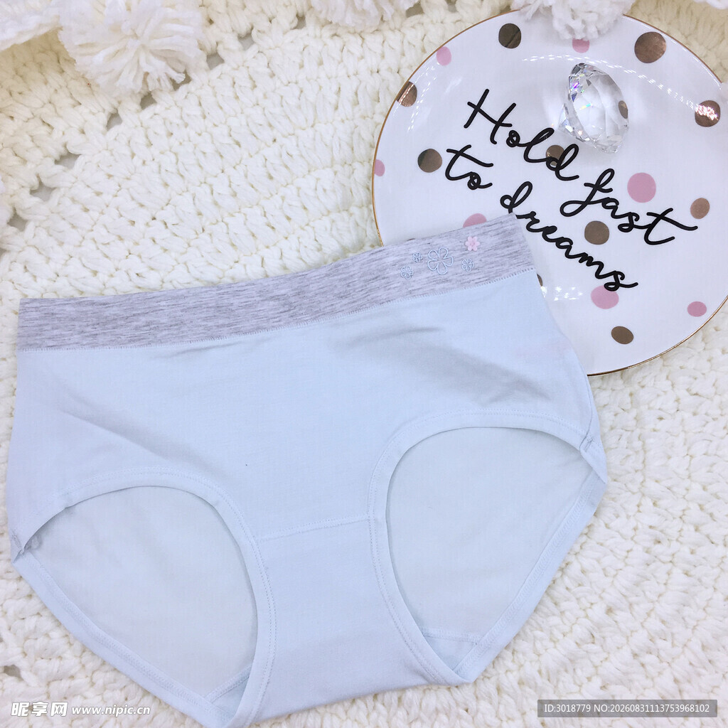 浅蓝色女士内裤展示