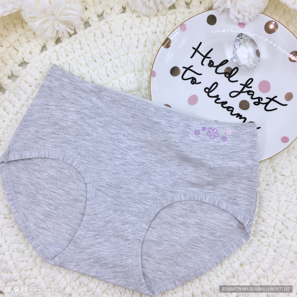 浅灰色女士内裤展示