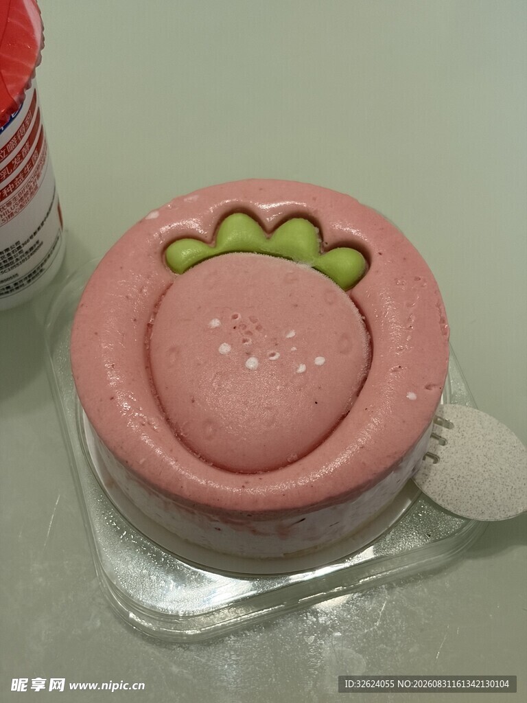 粉色草莓蛋糕