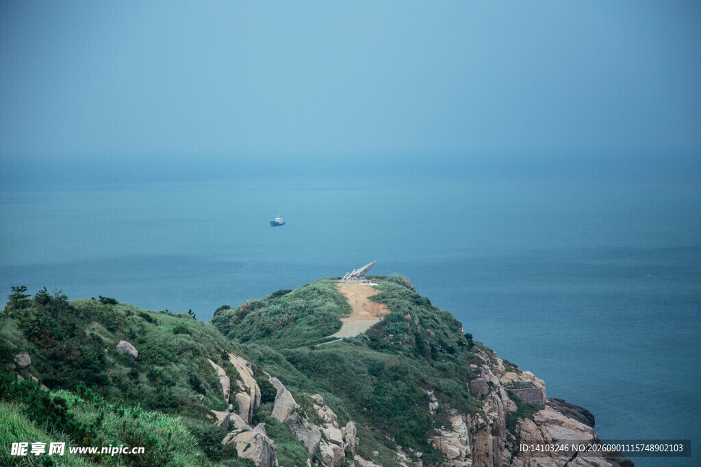 海边山峦美景
