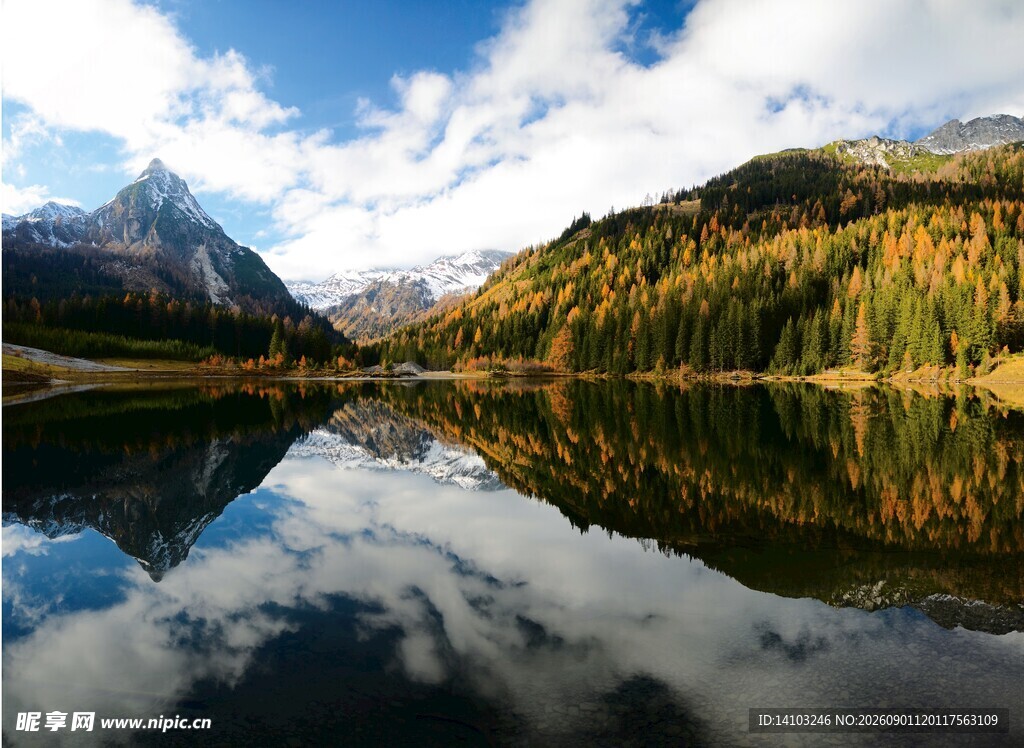 秋日山水湖景倒影如画
