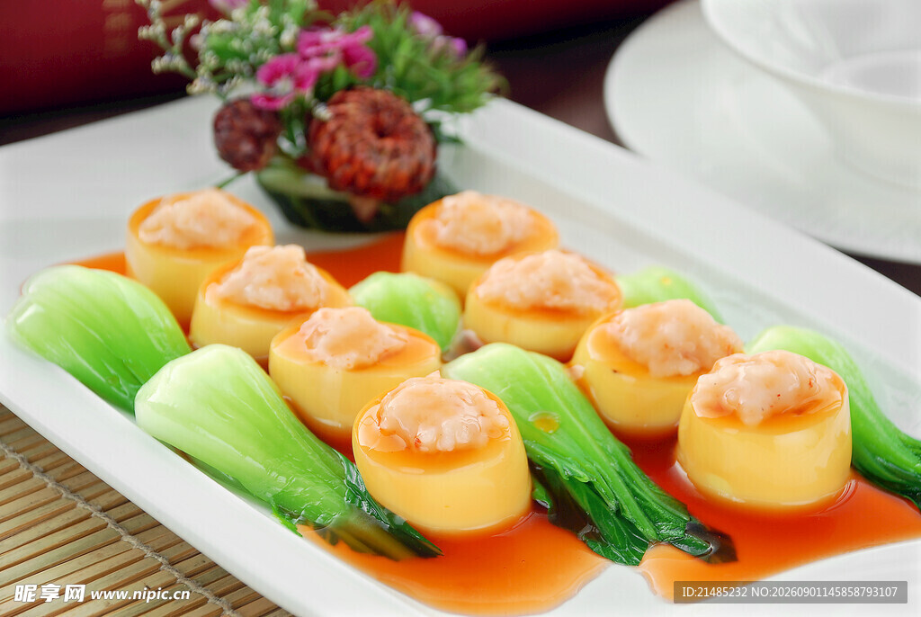 虾仁酿豆腐配时蔬