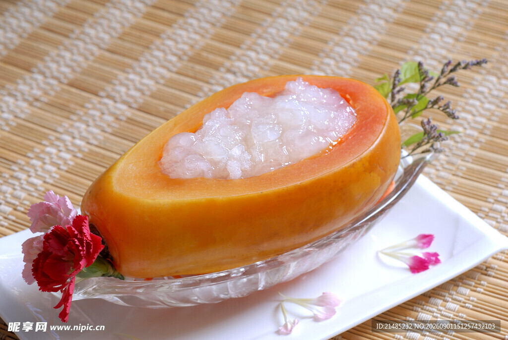 木瓜炖雪蛤 滋补养颜佳品