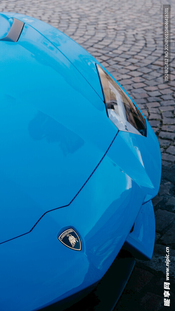 蓝色汽车局部特写