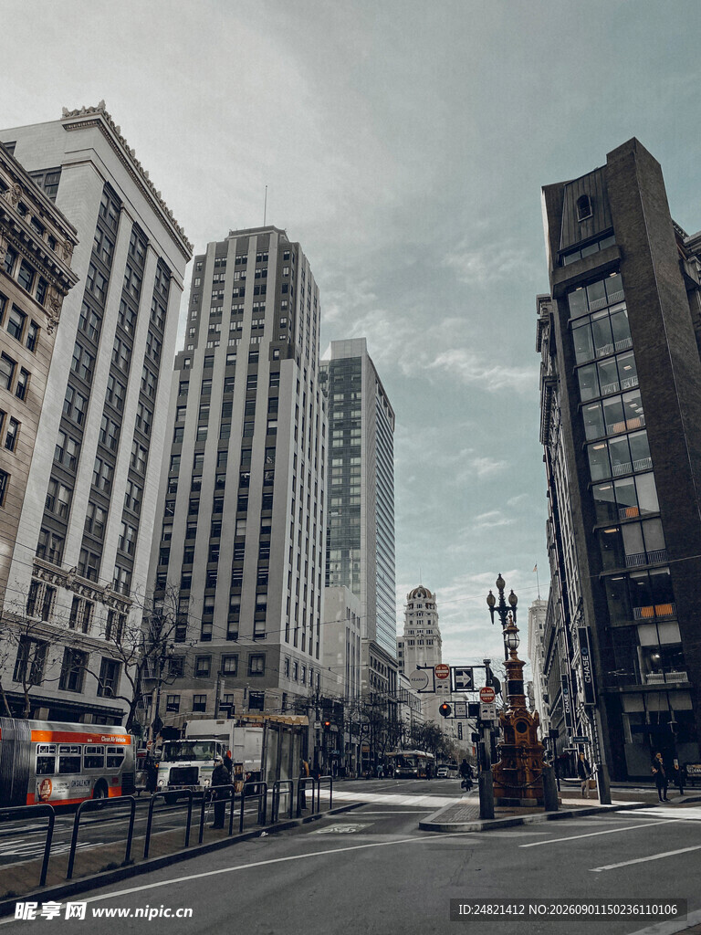 城市街道高楼景观