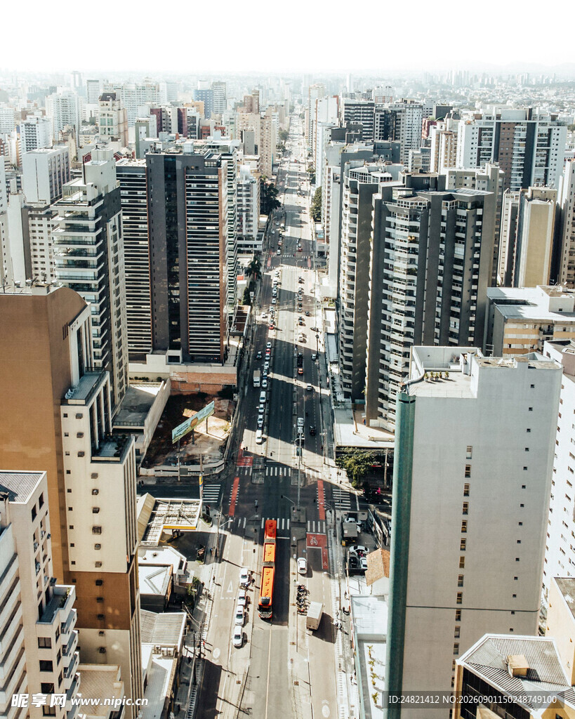 俯瞰繁华都市建筑群