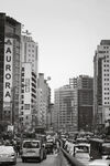 城市繁忙街道交通景象