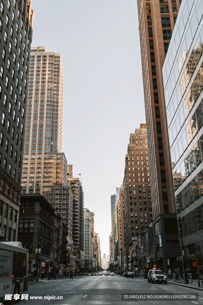 城市街道高楼景观