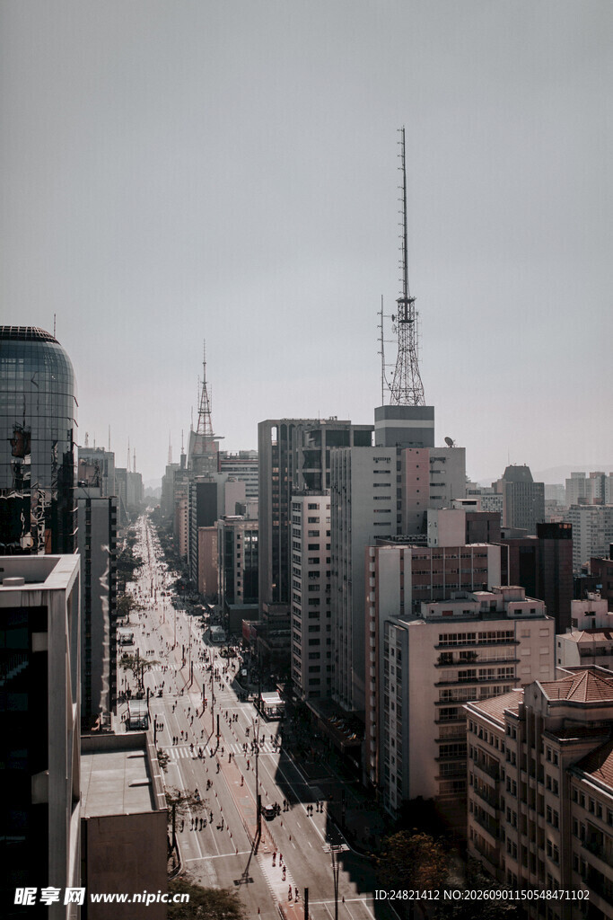 城市天际线与独特建筑景观