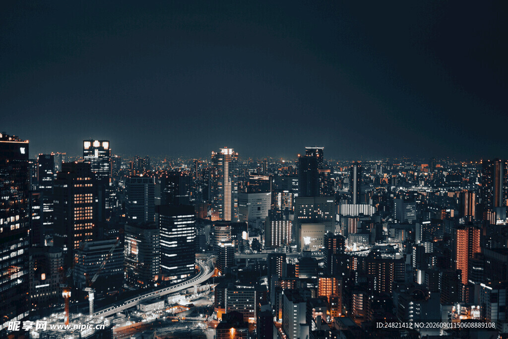 夜幕下的繁华都市景观