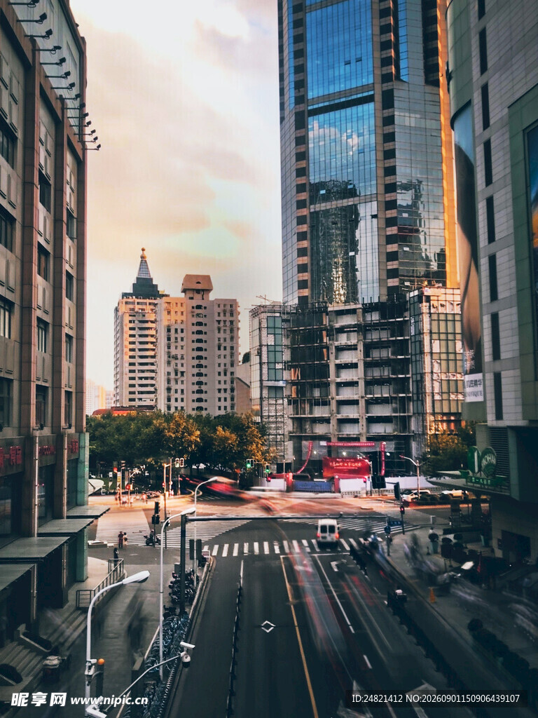 城市街道高楼景观