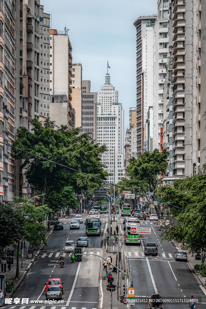 城市繁华街道景象