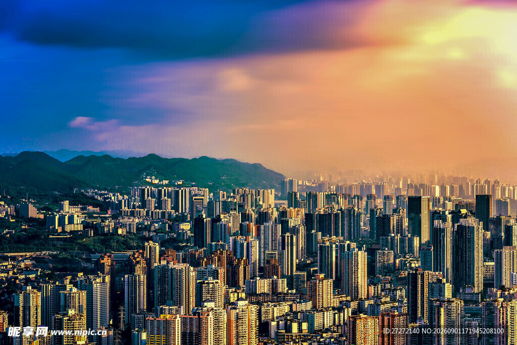 城市天际线的绚丽黄昏