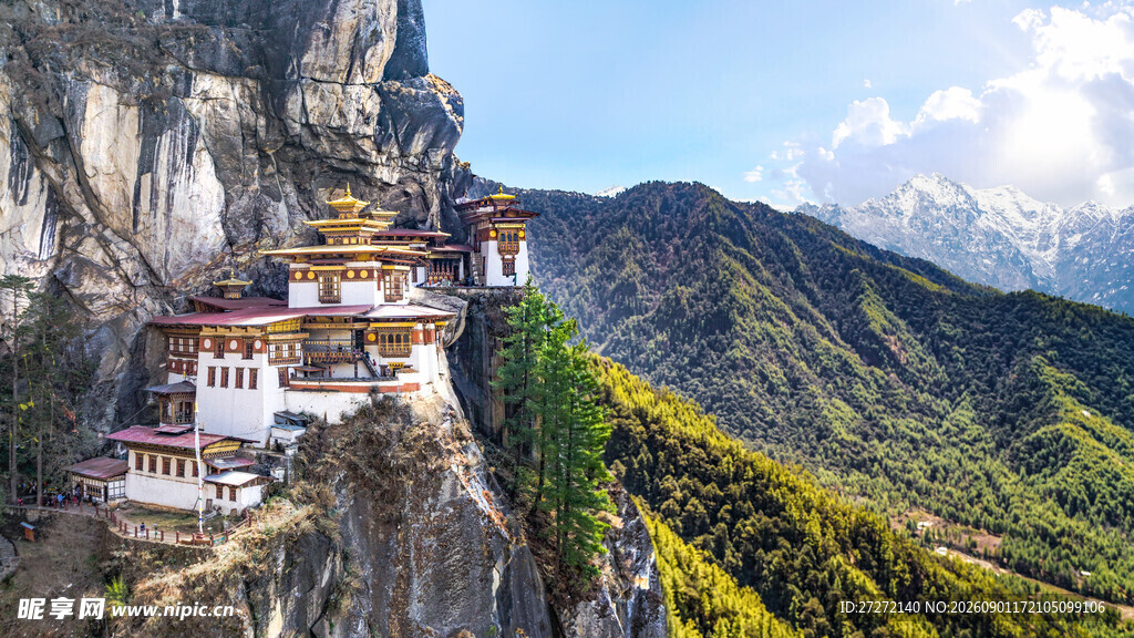 悬崖上的神秘寺庙