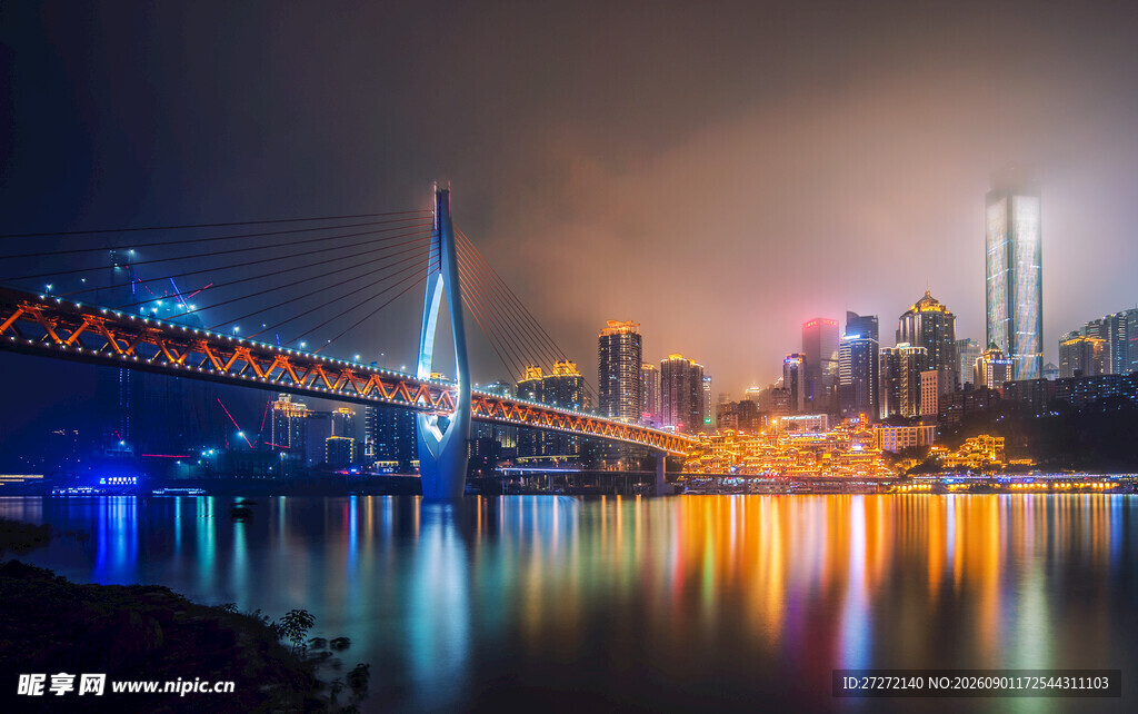 重庆夜景下的璀璨桥梁