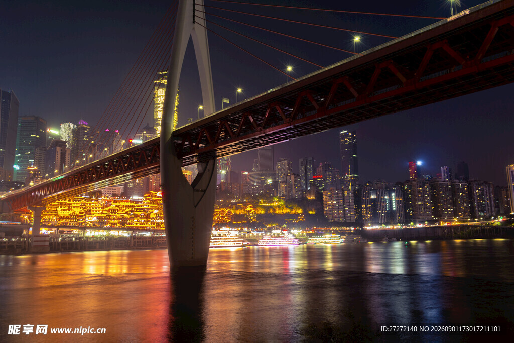 城市夜景中的璀璨跨江大桥