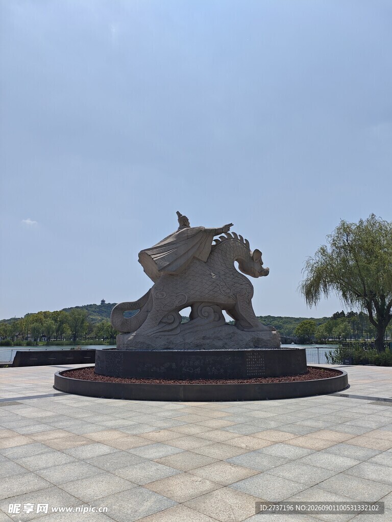 广场上的雕塑