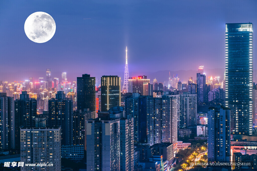 月夜下的繁华都市景观