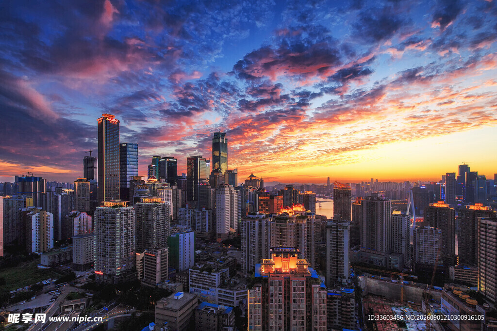 城市日落天际线壮丽景观