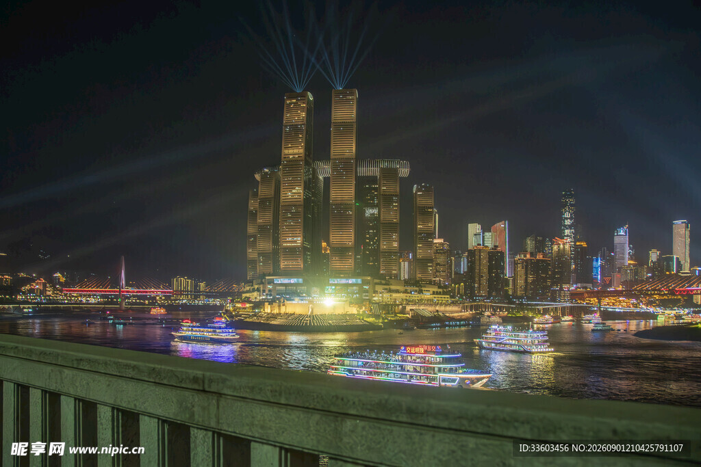 城市夜景中的璀璨灯火