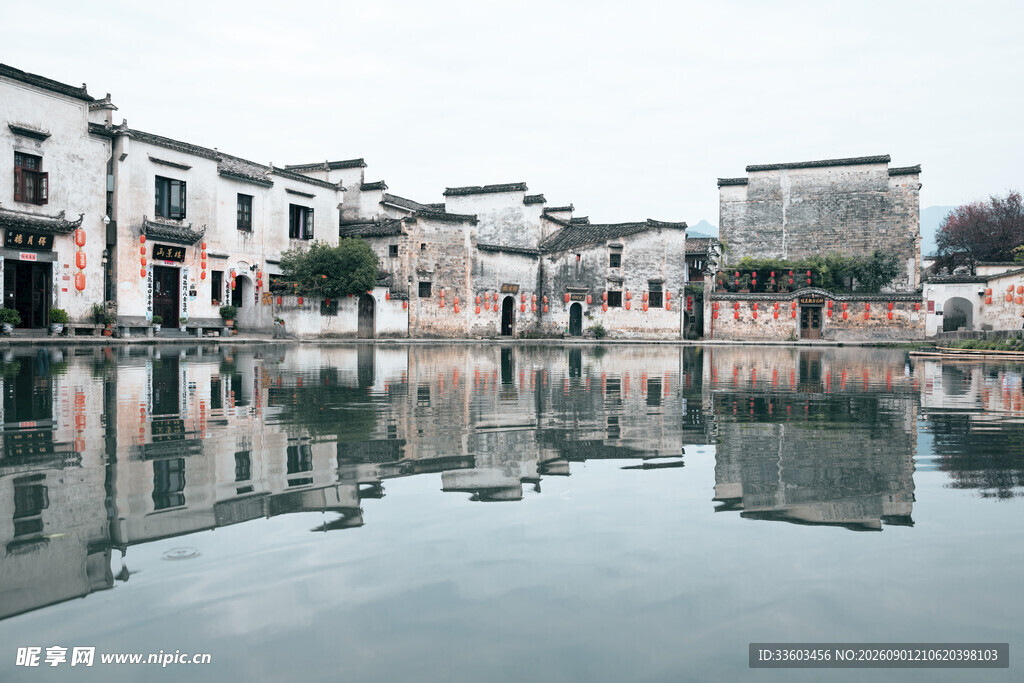 江南水乡建筑倒影美景