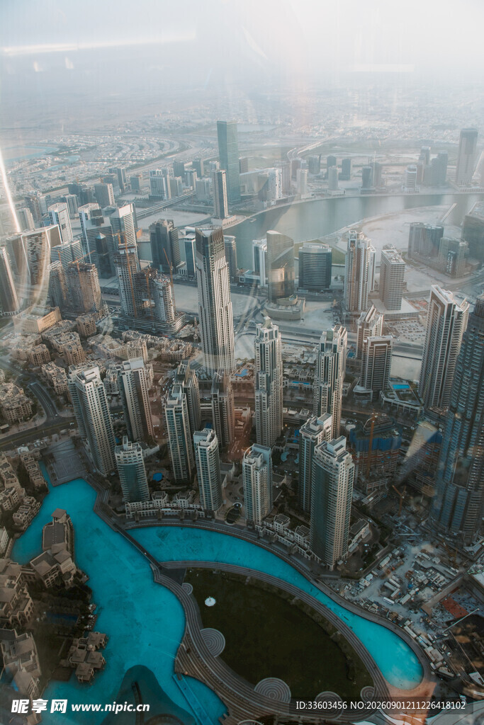 俯瞰繁华都市的壮丽景观