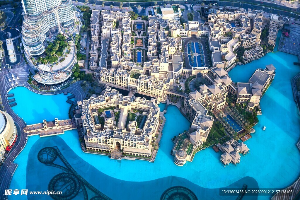 俯瞰水上建筑群景观