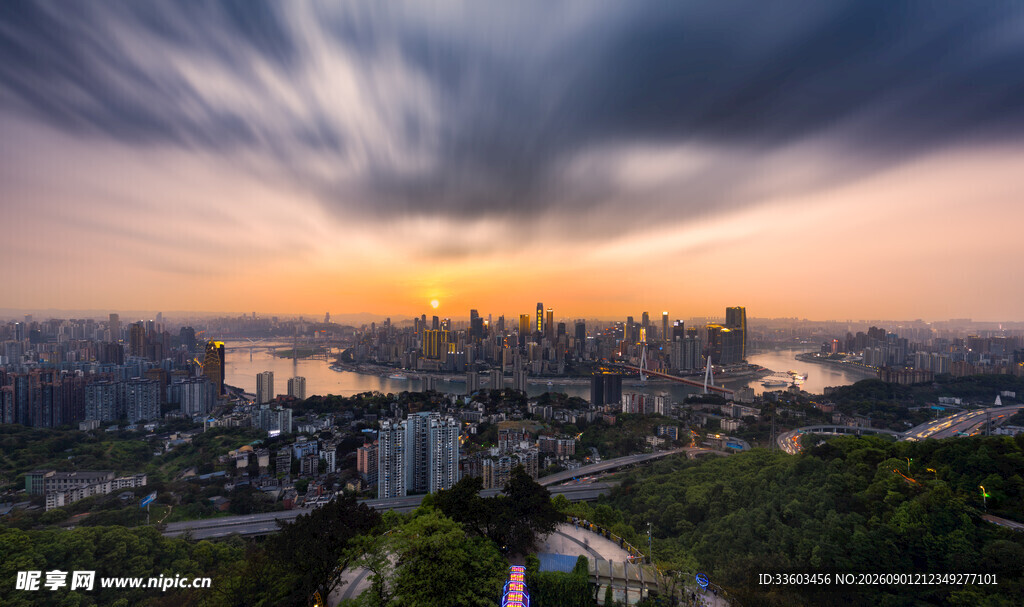 城市黄昏天际线壮丽景观