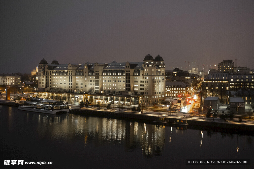 河畔夜景城市灯火璀璨