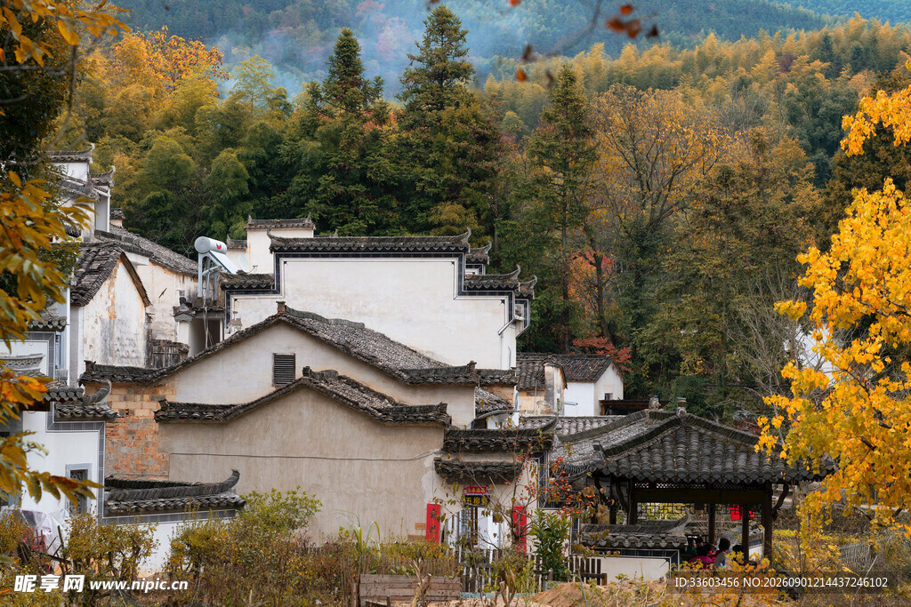 秋日古村落美景